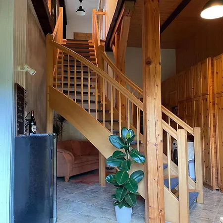 Retreat With Garden & Family Amenities アパート