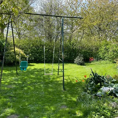 Retreat With Garden & Family Amenities *