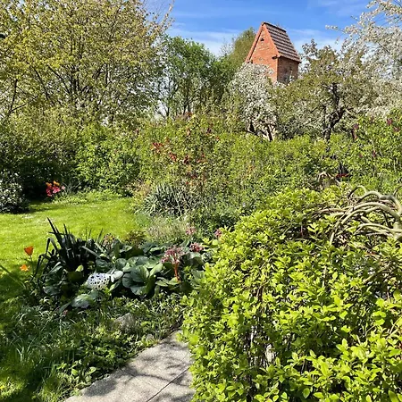 Retreat With Garden & Family Amenities