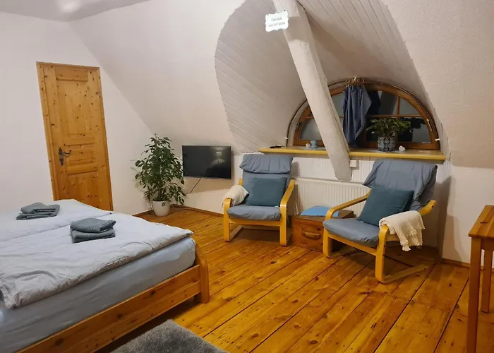 Retreat With Garden & Family Amenities
