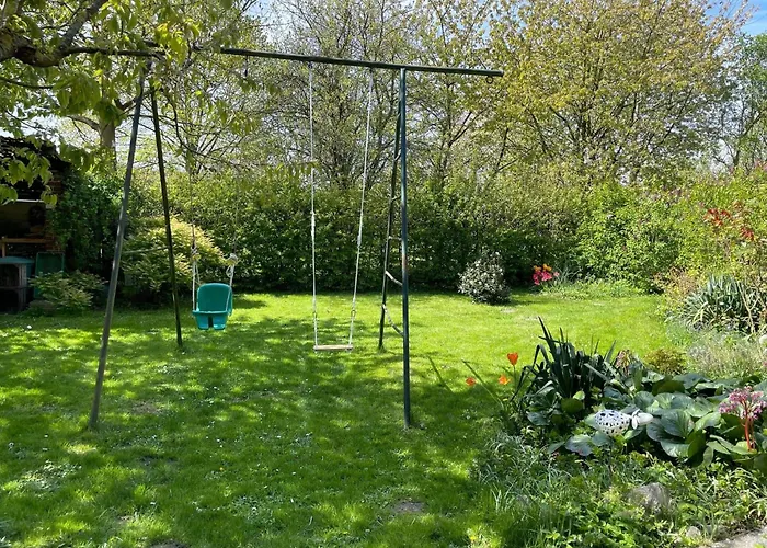 Retreat With Garden & Family Amenities *