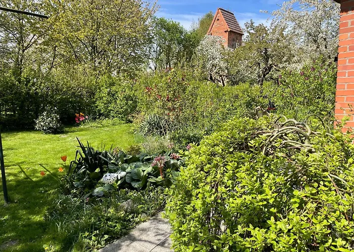 Retreat With Garden & Family Amenities