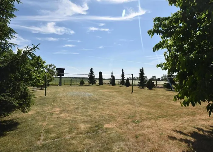 Retreat With Garden & Family Amenities